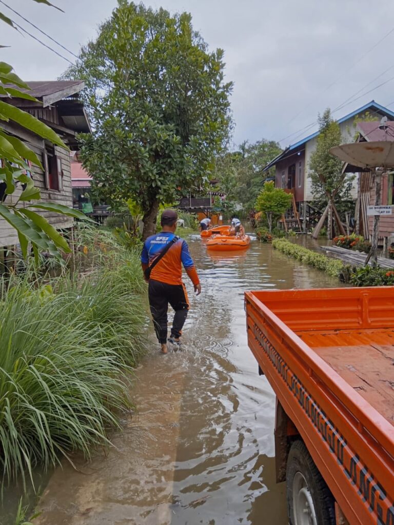 PERINGATAN WASPADA: BANJIR DAN CUACA EKSTRIM!