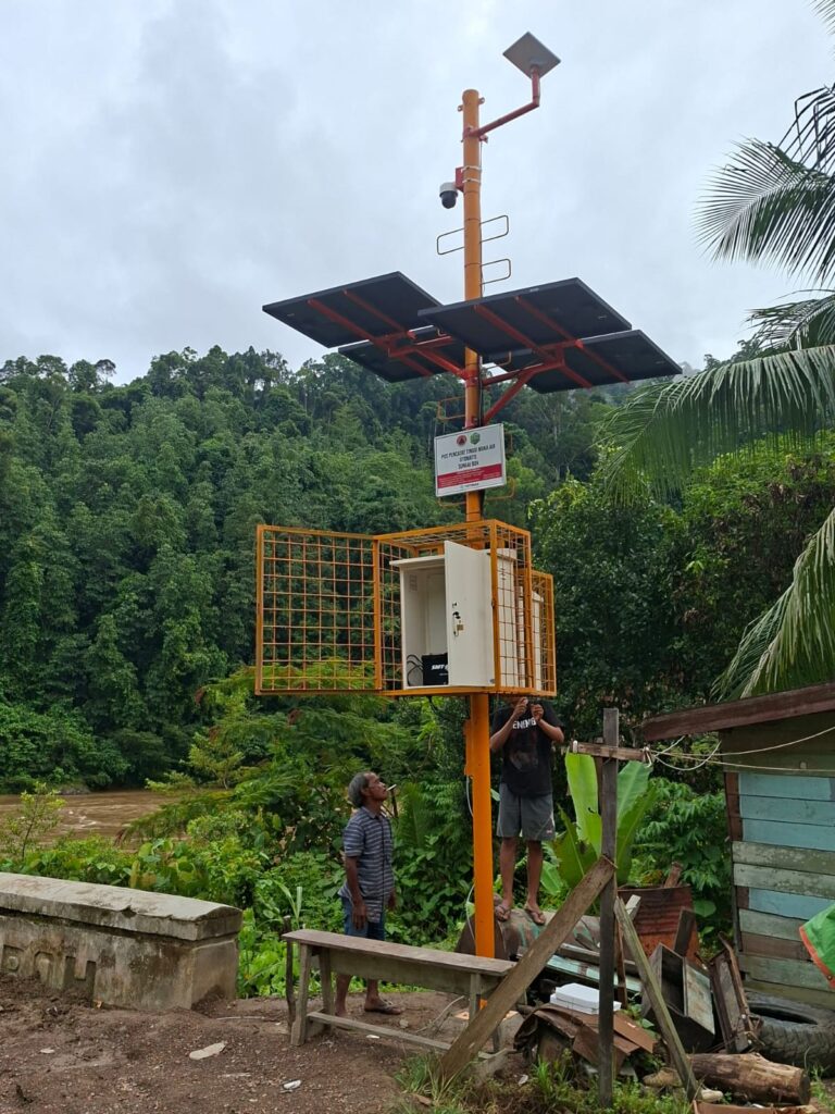 Pemasangan Early Warning System (EWS) di Kabupaten Mahakam Ulu